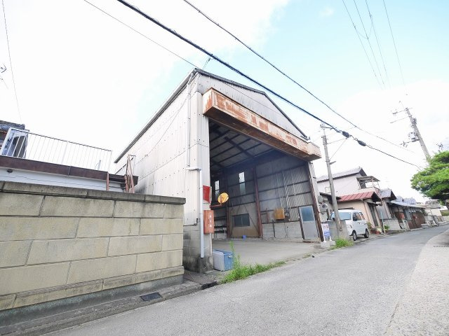 森本倉庫の外観