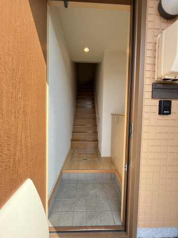 プレステージ東福原の玄関