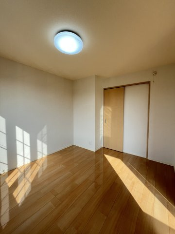 プレステージ東福原の洋室