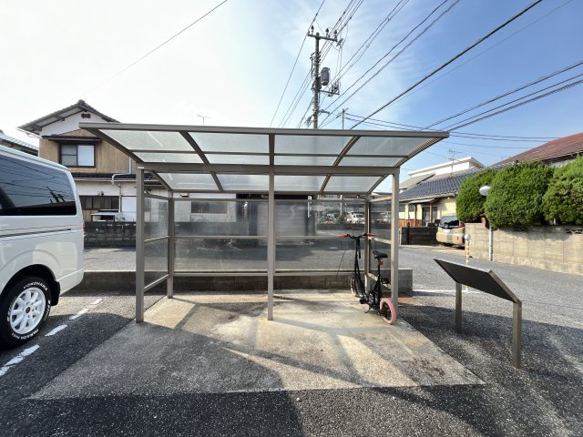 プレステージ東福原の駐車場