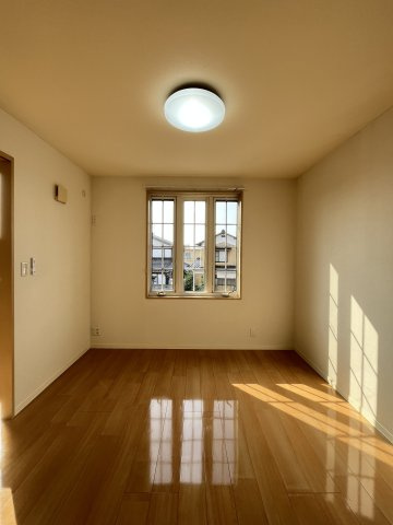 プレステージ東福原の洋室