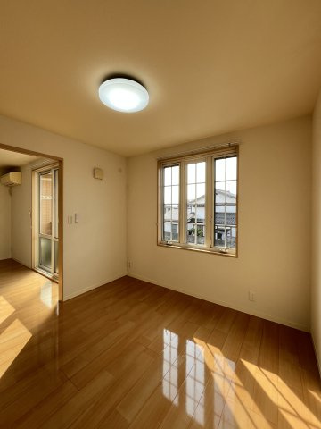 プレステージ東福原の洋室