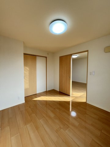 プレステージ東福原の洋室