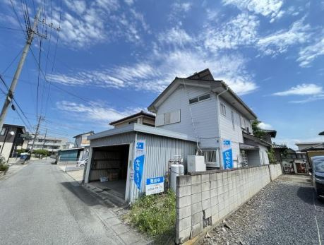 玉村町上新田　中古の前面道路含む現地写真