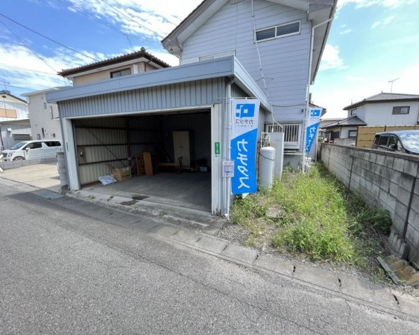玉村町上新田　中古の前面道路含む現地写真
