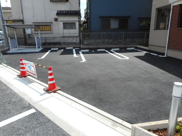 コンソラータの駐車場