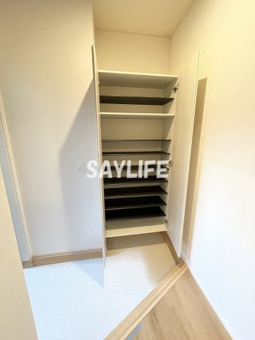 大阪市城東区東中浜９丁目のアパートの玄関