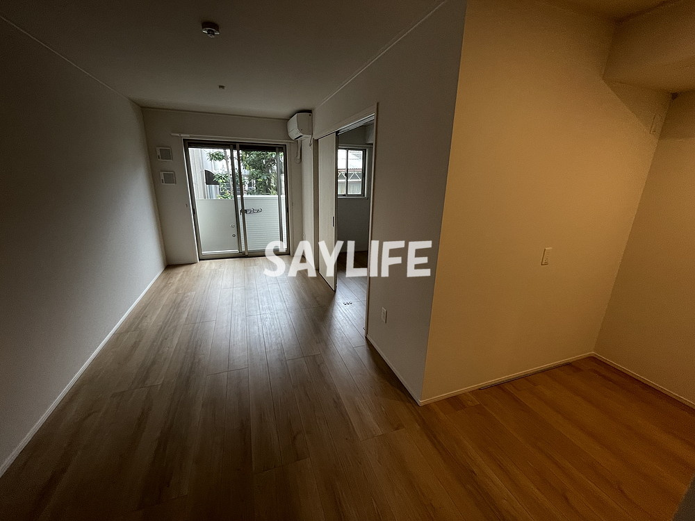 大阪市城東区東中浜９丁目のアパートの居間・リビング