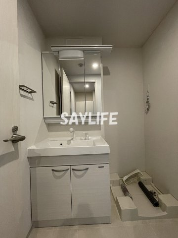 大阪市城東区東中浜９丁目のアパートの洗面所