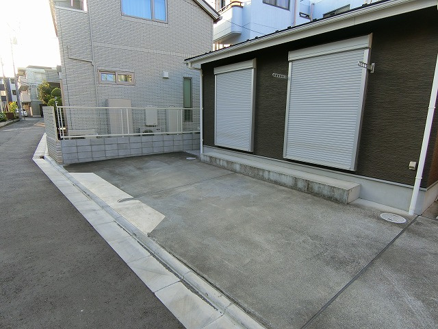昭和町5丁目貸家の駐車場