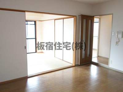 【居間・リビング】 | フェニックス板宿 | 使いやすい居間です