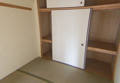 タボロッツァ羽衣の内装|明るい室内です