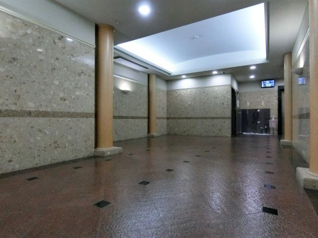 コモダス天神2のエントランス