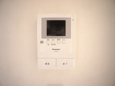 【セキュリティ】 | リバーサイドヴィラⅡ | 訪問者の確認ができるTVドアホン付きです♪