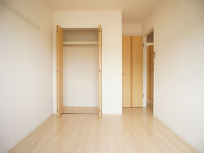 【収納】 | リバーサイドヴィラⅡ | 充実収納付きの北側洋間です♪