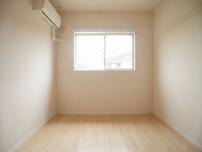 【寝室】 | リバーサイドヴィラⅡ | 快適に過ごせるエアコンが付いています♪