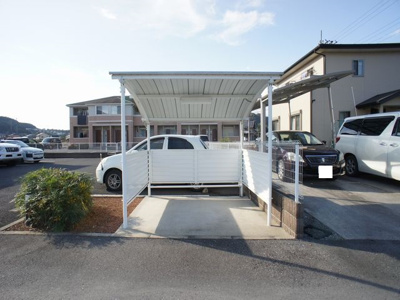 【その他共用部分】 | リバーサイドヴィラⅡ | 屋根付きの駐輪場があります♪