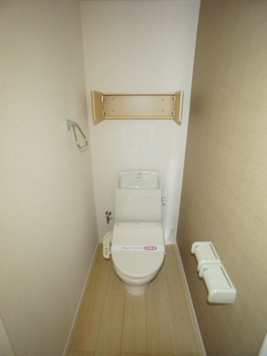 【トイレ】 | リバーサイドヴィラⅡ | 温水洗浄暖房便座機能付きです♪