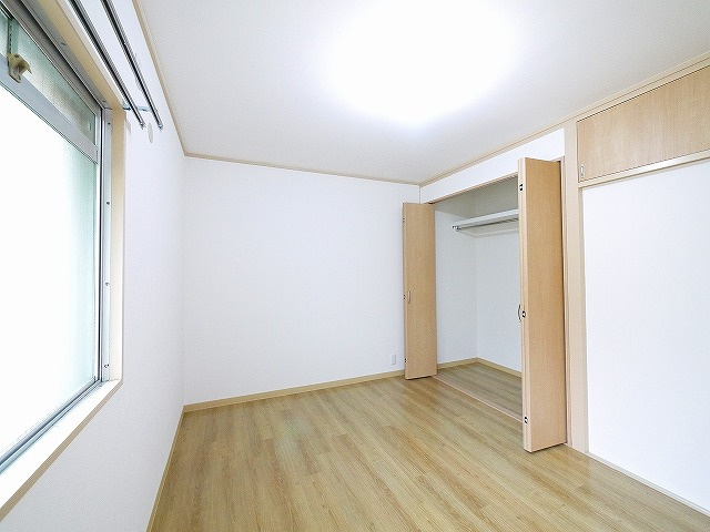 ハイツ108の寝室|使い勝手のいい洋室です