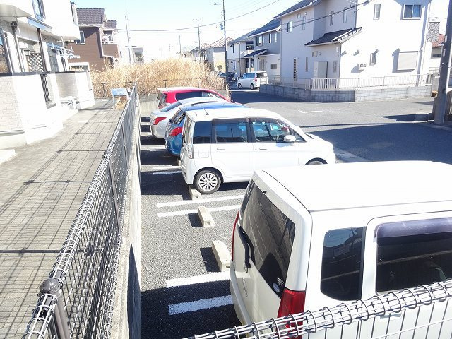 ニューブランパレスⅡの駐車場