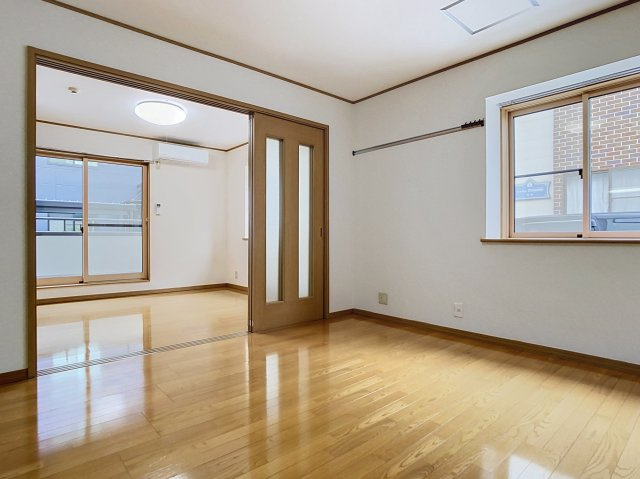 シャルムプリンセス東棟の居間・リビング