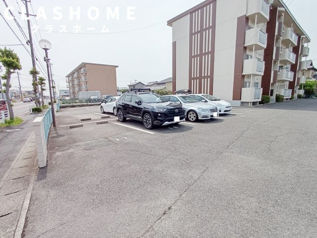 エントピア高須の駐車場
