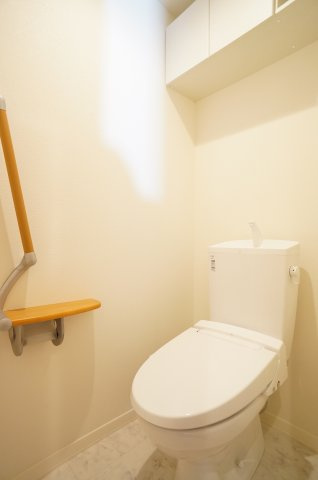ルヴェール森下のトイレ|トイレ上部には収納を設置♪
