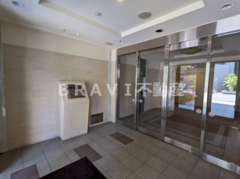 プレサンス谷町アルファ BRAVI不動産のエントランス|【プレサンス谷町アルファ】ゆとりのあるエントランスです