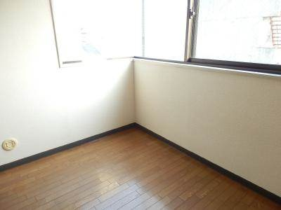 ライオンズマンション京都三条大宮の子供部屋|2面採光サイコ―