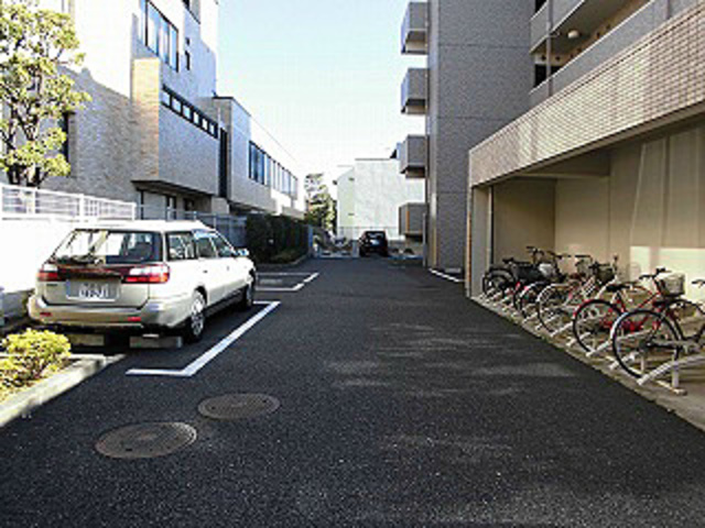 クラッサ元住吉の駐車場
