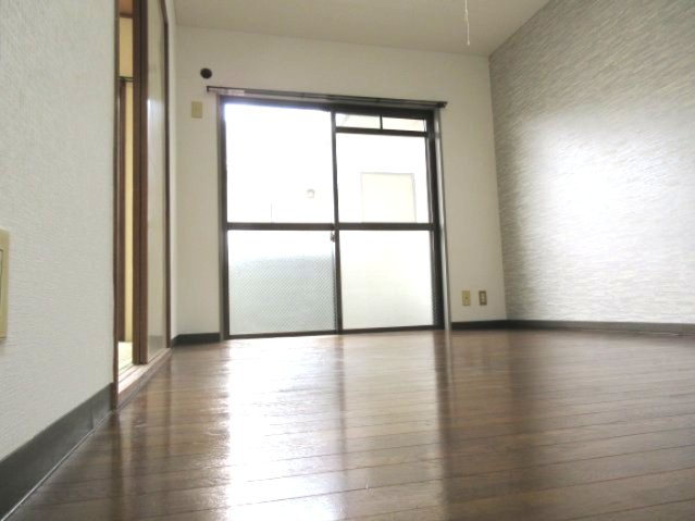 メゾン長尾の洋室