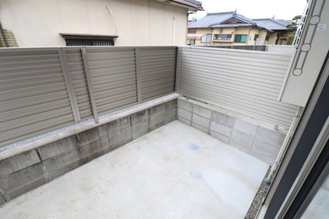 熊本市西区松尾１丁目のアパートのバルコニー