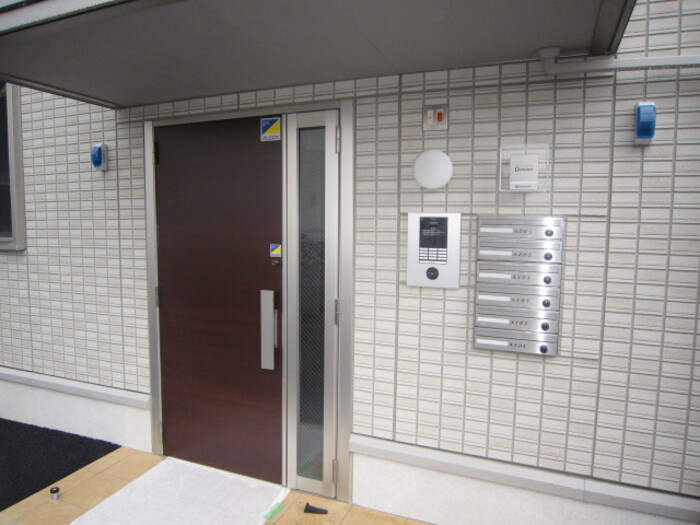熊本市西区松尾１丁目のアパートのエントランス
