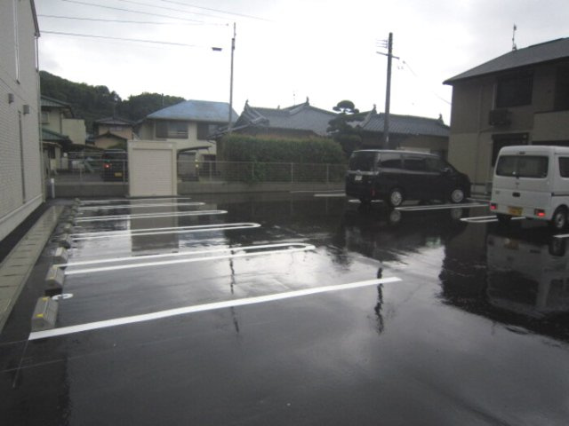 熊本市西区松尾１丁目のアパートの駐車場