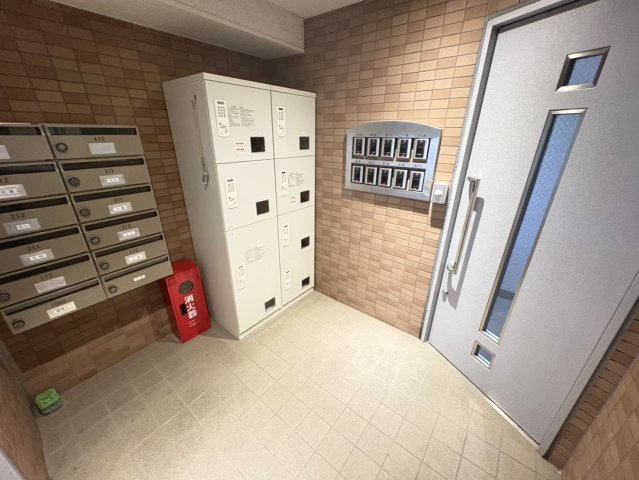 ロイヤルローズのエントランス