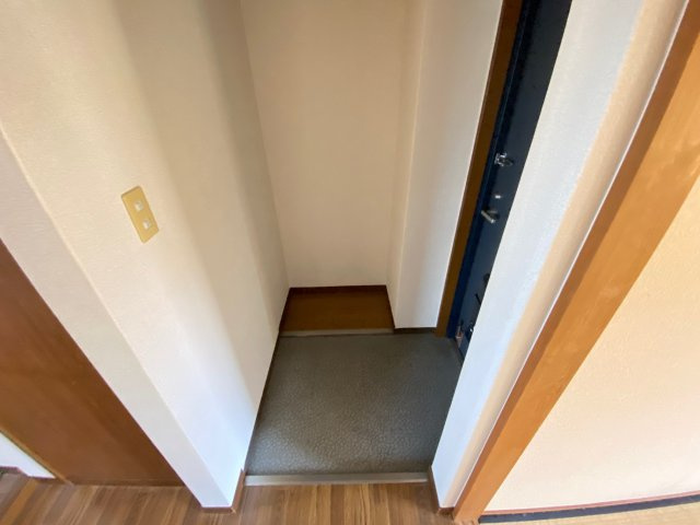 聖ソレアードA棟の玄関