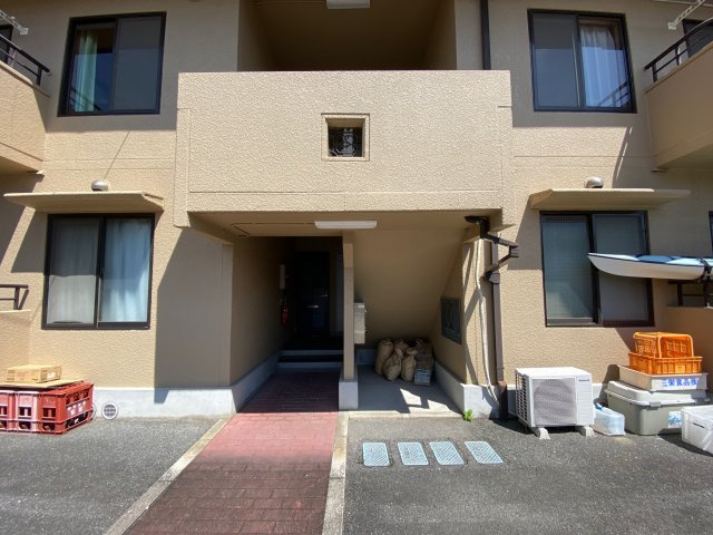 聖ソレアードA棟のエントランス