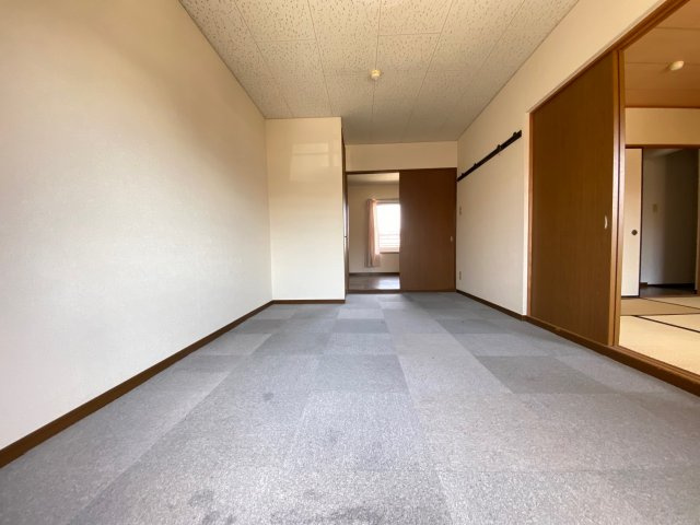 聖ソレアードA棟の洋室