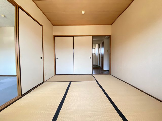 聖ソレアードA棟の和室