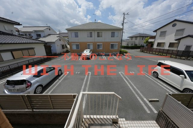 サンライズ北野C棟【キャッシュバック対象物件】の駐車場|車をお持ちの方に嬉しい駐車場付きの物件です