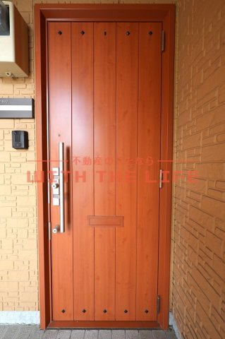 サンライズ北野C棟【キャッシュバック対象物件】の玄関|落ち着いた玄関です