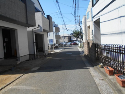 【前面道路含む現地写真】 | 桜ヶ丘2丁目新築戸建て