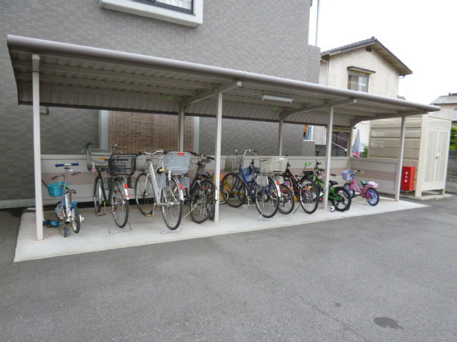 メゾンレアリゼのその他共用部分|自転車置き場
