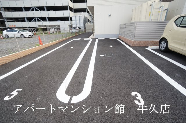ひたち野ルミナスの駐車場