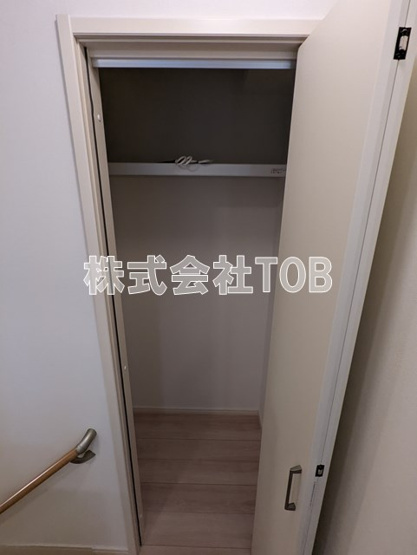 【その他】 | メゾン ド シャ ブラン | 階段上がったところの収納