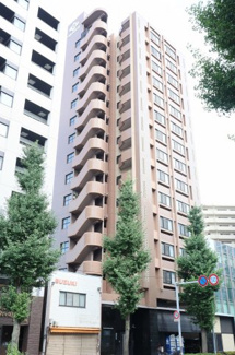 【外観】 | 博多駅まで徒歩10分の超好立地！日々のお買い物はもちろん、休日のショッピングも気軽に楽しめます。学校が近いのでお子さんがいるご家庭にもピッタリです