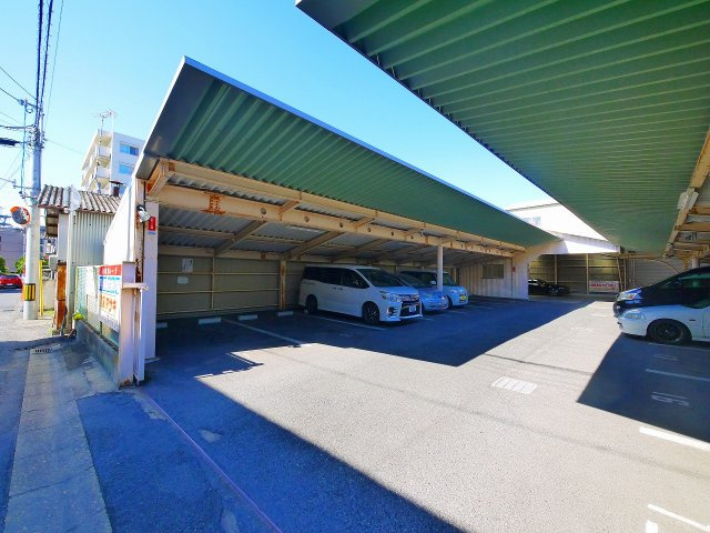 藤岡ガレージの外観|外観は落ち着いています