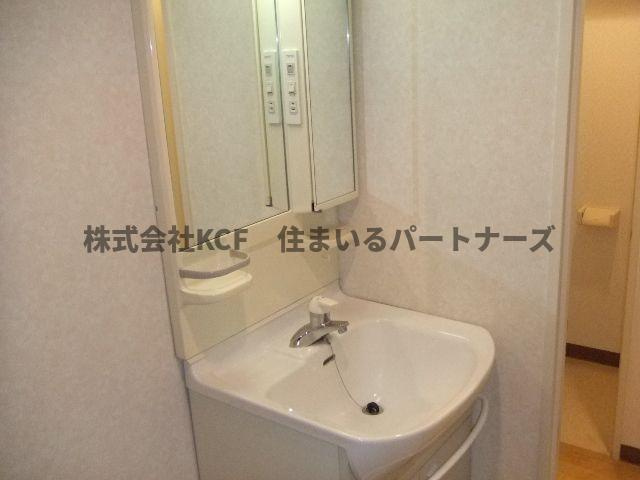 サンセーヌ中央町の独立洗面台|朝の身支度には欠かせない独立洗面化粧台