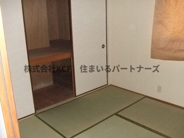 サンセーヌ中央町のその他|畳の上でゆっくりとくつろげる和室です