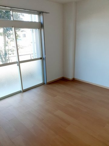 ハイツウイステリア（Ａ）の居間・リビング|こちらのリビングで趣味の時間をお楽しみください